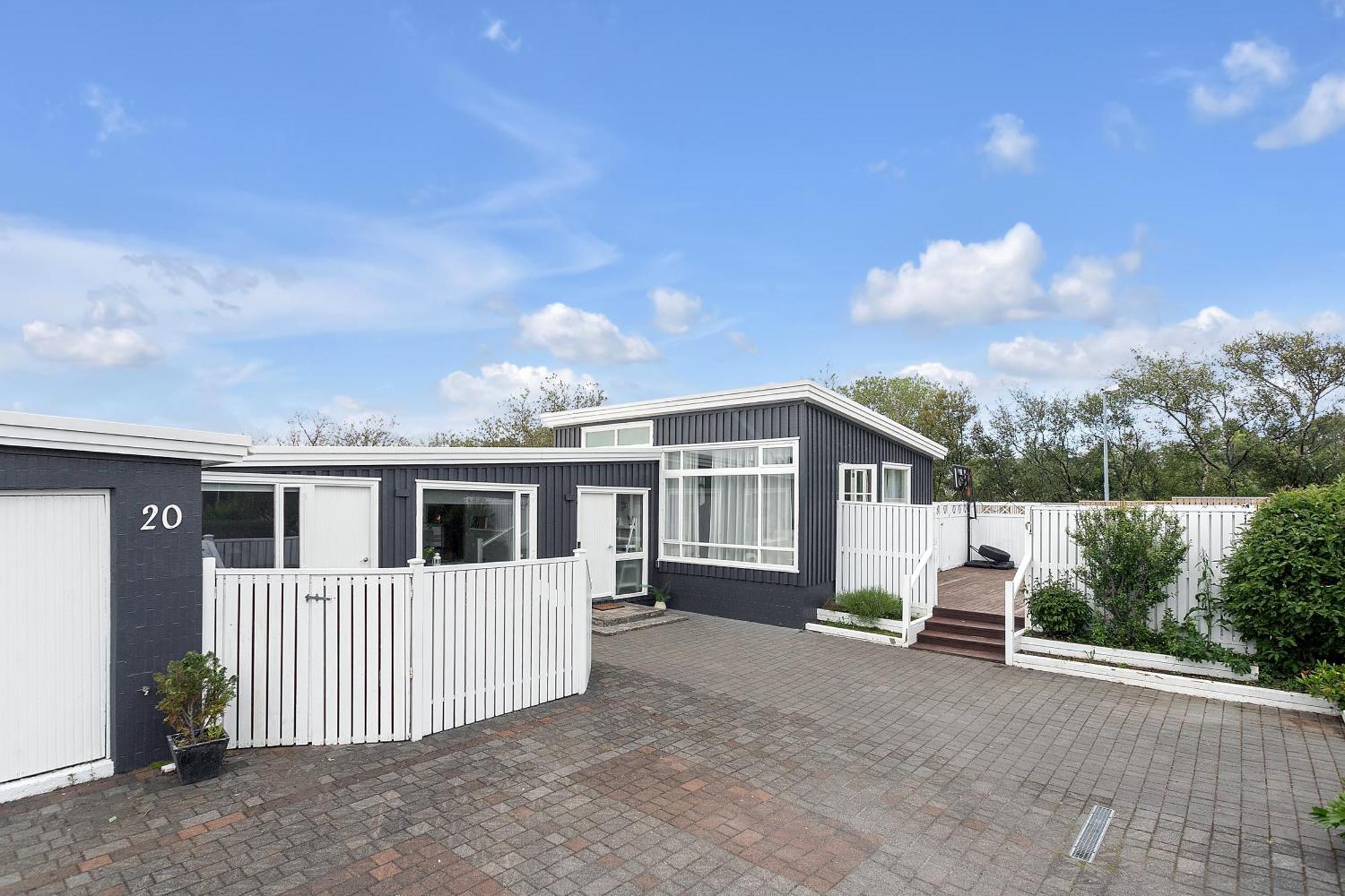 House - Villa With Garden And Hot Tub, 2 Min From Reykjavik Garthabaer Екстер'єр фото
